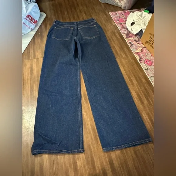 Abercrombie and fitch High Rise 90s Relaxed Jean dark wash size 10R like new - Picture 8 of 8